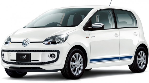 ボディカラーは限定色の「ピュアホワイト」を設定。日本仕様車で初となる15インチアルミホイールも採用された