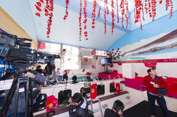 さまざまなデコレーションが施された“TSUBAKI湯”