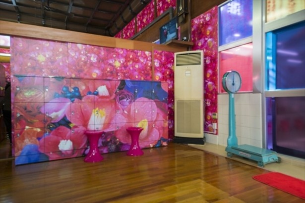 蜷川実花ワールド全開のロッカールーム