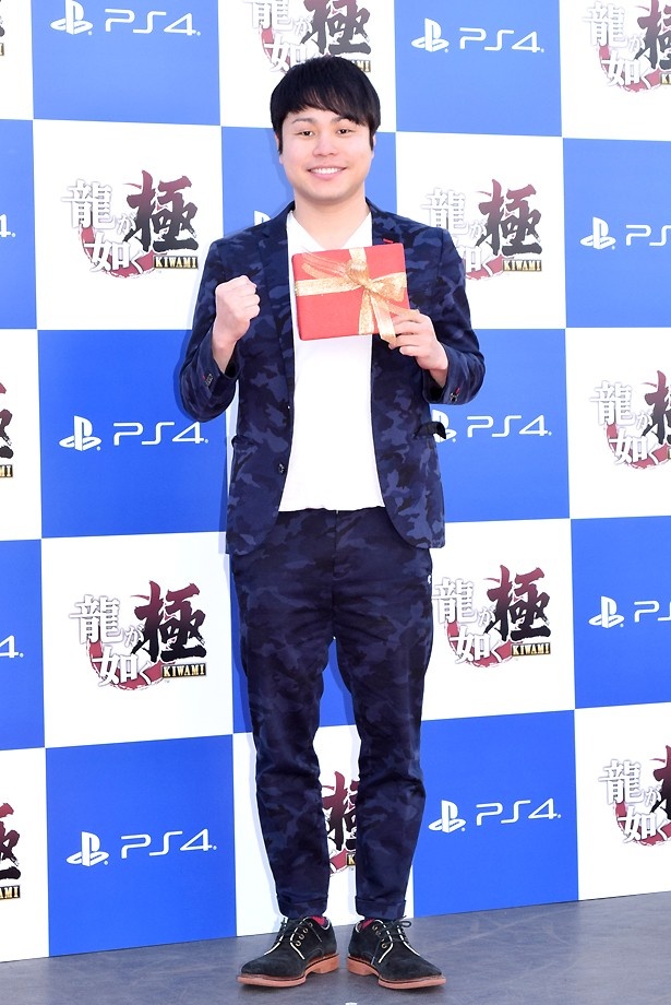 ようやく緊張がほぐれ、笑顔を見せる井上