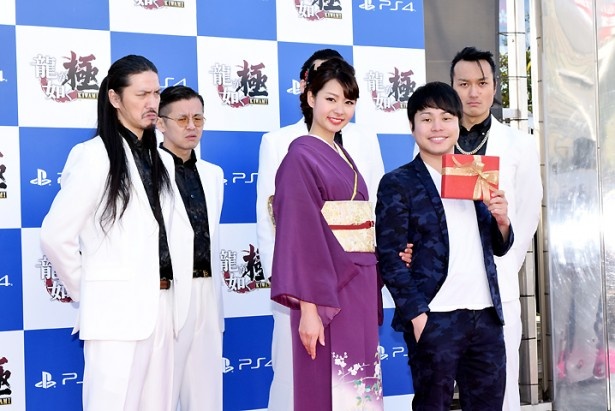 姐御＆強面の男性たちも交えてのフォトセッション