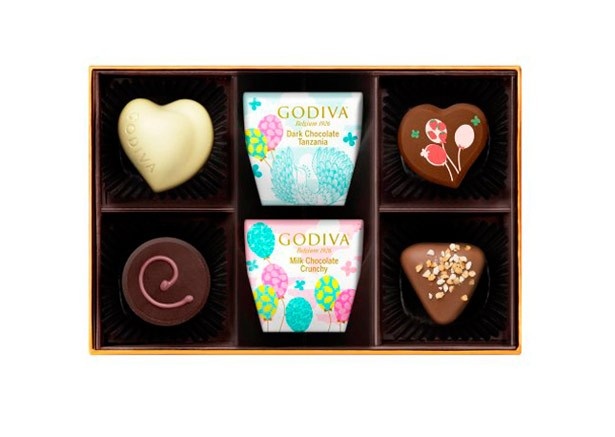 ホワイトデー限定チョコレートと限定カレ、定番チョコレートがセットになった「ショコラ フリュイテ アソートメント」(4粒入1188円、6粒入1944円、10粒入3024円、13粒入4104円、17粒入6696円)