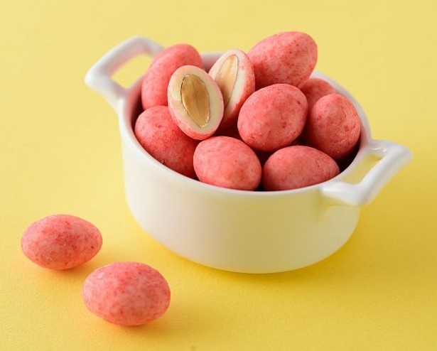 【写真を見る】愛らしい見た目！「Amande Fraise(アマンド フレーズ)」(各1512円)