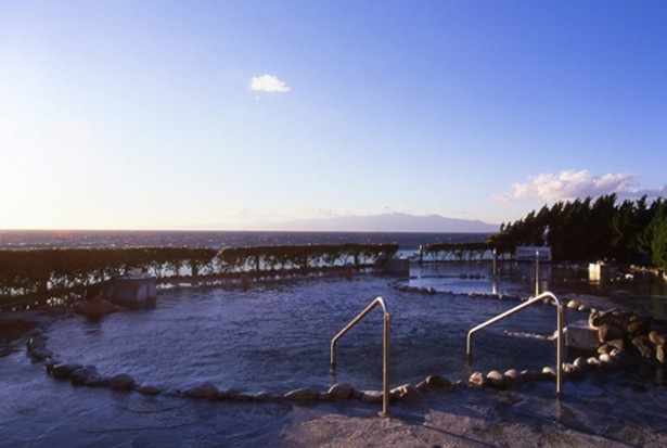 どちらを向いても絶景が広がる浜の湯
