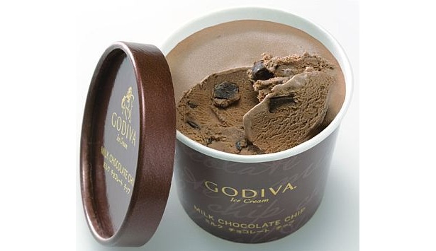 ミルクチョコレートベースのアイスクリームに大きめチョコレートチップが入った、「ゴディバ」のミルクチョコレートチップ