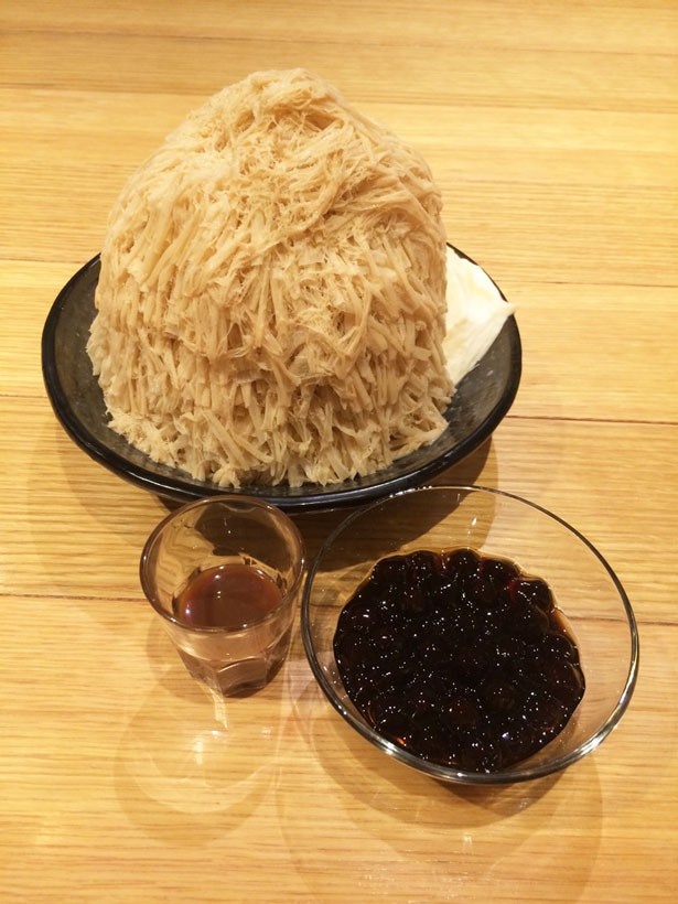 香ばしい味のタピオカミルクティーかき氷(1,000円)