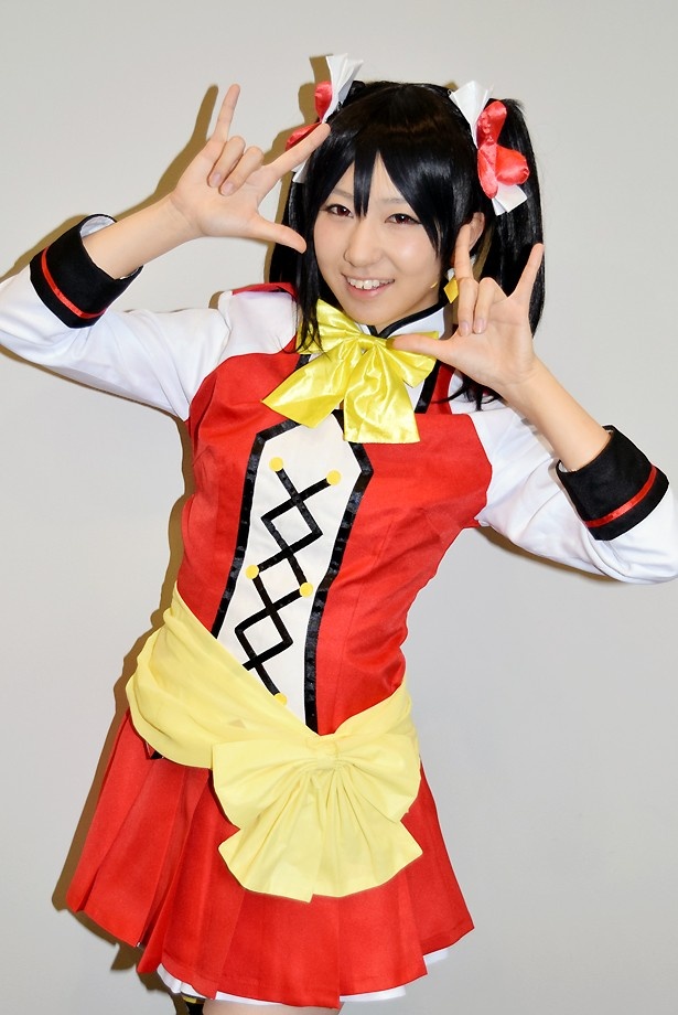 ダンスチーム「ラブライズ！」のメンバーであり、「ラブライブ！」の矢澤にこに扮するぴのぴさん