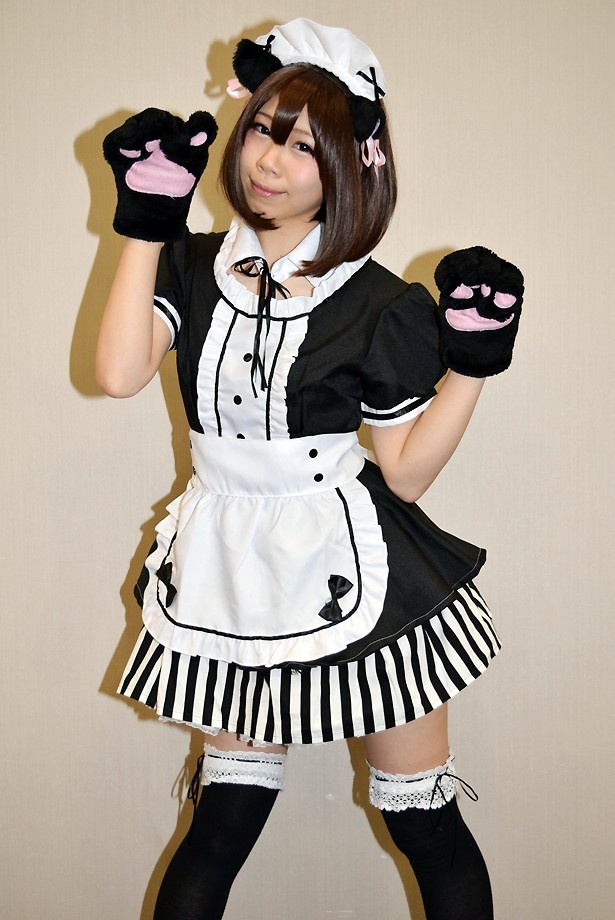 オリジナルの猫耳メイド衣装を着こなすこもみなさん