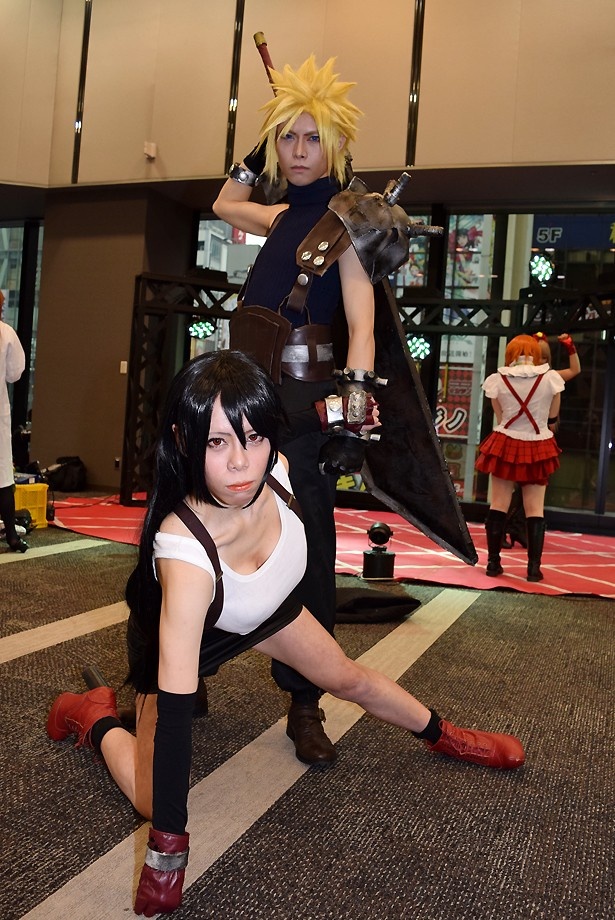 「ファイナルファンタジーVII」のティファに扮するうずらさん(写真手前)と、クラウドに扮するでぶねこたんさん(写真奥)