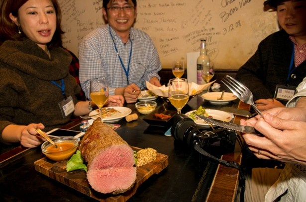 ローストビーフやベルジャンフリッツなどのフードも充実