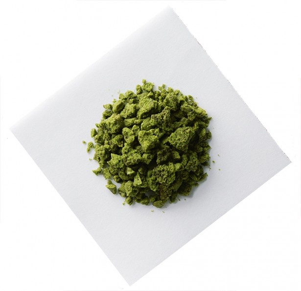 抹茶アイスクリームと周りを包む抹茶コーティングには、味の一体感を出すために同じ抹茶が使われている