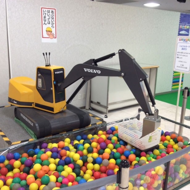 「てんしば・春あそび2016」に登場するボルボのシャベルカー(300円)