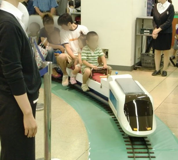 「てんしば・春あそび2016」に登場するミニ電車体験(1人300円)