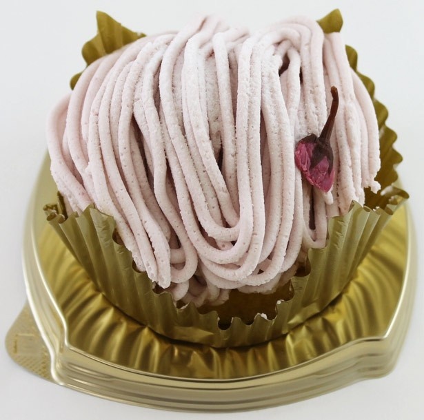 桜風味のモンブランクリームをたっぷり絞った「シェリエドルチェ 桜香るモンブラン」(298円)