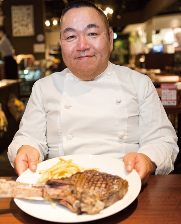 熟成牛マイスターとして人気ステーキ店を監修する澤真人。本格的な熟成牛ステーキを提供するため自らアメリカに足を運ぶ