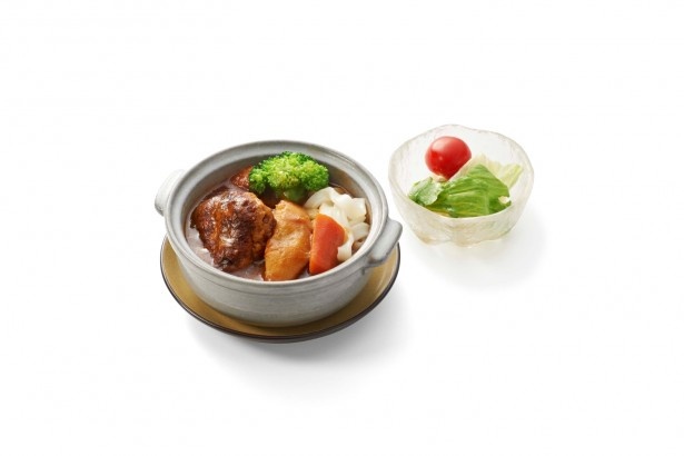 昨年大人気だった東學坊の「おからハンバーグ2016」。今年はきしめんがついてボリュームアップ
