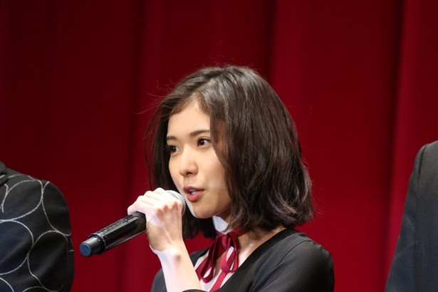 冷静にツッコミを入れ続けた松岡茉優