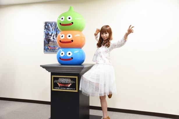 【写真を見る】アリーナのポーズを決める中川翔子。トレーニングの成果も出ている!?