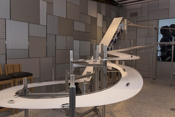 オートサロンでも展示し好評を博した、レクサス「RC F」のミニカーに最新の360度カメラを取り付け撮影した映像をスマホでVR体験できるコースも設置