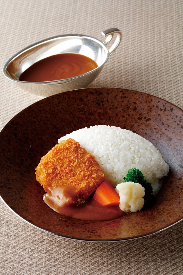レストラン コンチネンタルの「ビジラン」(1200円)では「網走産真鱈のカツカレー」を提供
