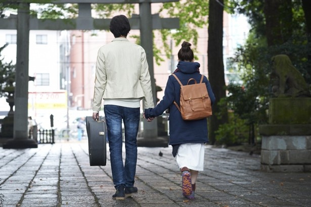 手を繋がれときめくあかねだが、「早まるな、卓三と同じになってしまう」と気持ちを落ち着かせようとする(「武蔵野八幡宮」)