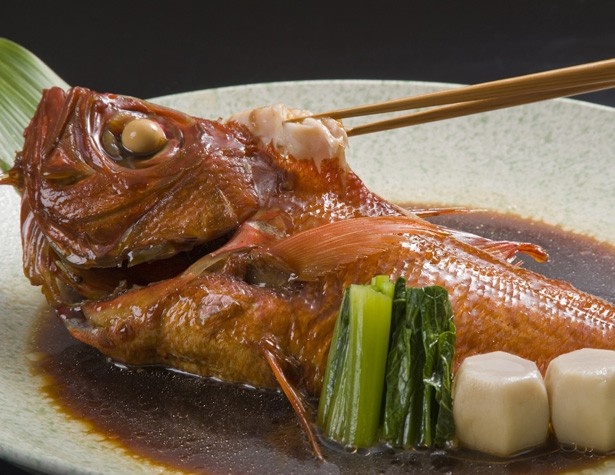 金目鯛まるごと一尾を稲取の郷土料理「煮付け」でいただく