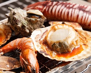 日比谷公園の“魚フェス”で全国の魚介を食べ尽くす