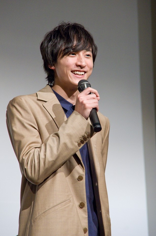 【写真を見る】「大好きです!」と満面の笑みで北海道愛をアピールした小関裕太