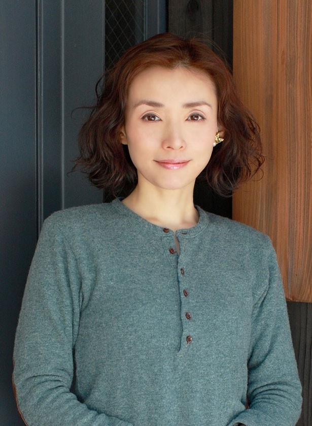 怪しい“水”ビジネスにハマる母・伊余子役には中嶋朋子