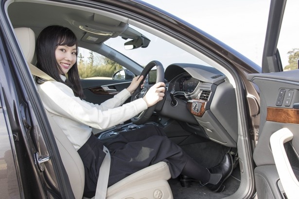 ウッディで高級感のあるドライバーズシート