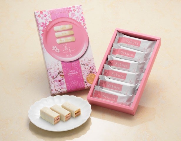 桜が香るフィリングをサクサクのパイでサンドして、ホワイトチョコレートでコーティング。「美冬 さくら」(6個・761円)