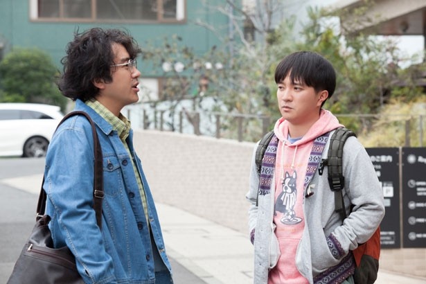ムロツヨシが岡田のバイト先の先輩・安藤役に