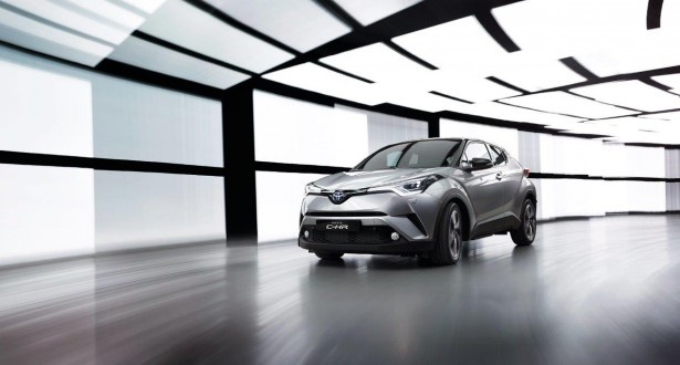 SUVのたくましい足回りにスピード感あるボディを融合した新型クロスオーバー「TOYOTA C-HR」