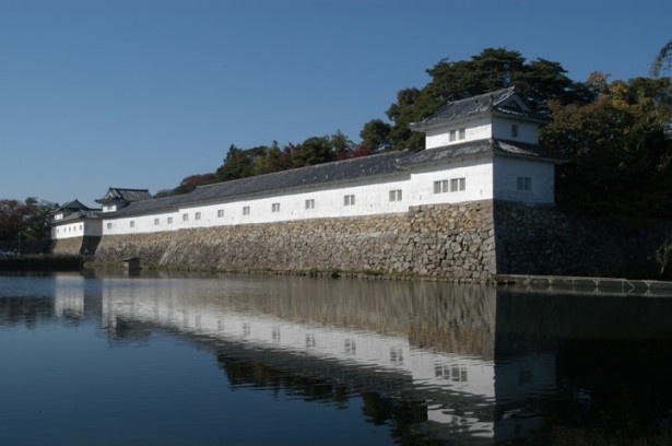 彦根会場の開国記念館は、彦根城の佐和口多聞櫓を再現したもの