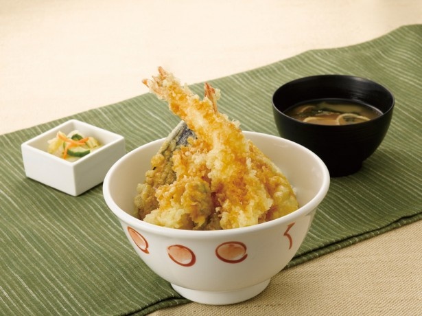種類豊富なサクサク天ぷらと大かまどでふっくら炊き上げたごはんが贅沢な「特上天丼定食」(980円)