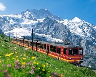 この春行きたい世界の絶景1位はスイス鉄道からの車窓
