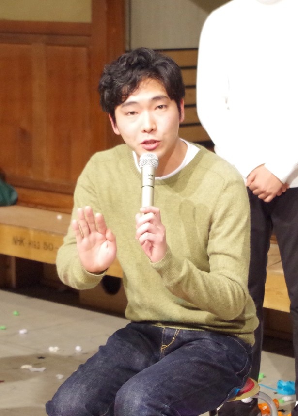 「あさが来た」クランクアップ取材会に参加した柄本 佑