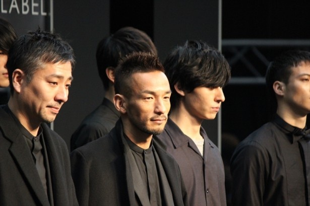 中田英寿氏(写真左から2番目)初プロデュースのファッションブランド「AXE BLACK LABEL」が発表された