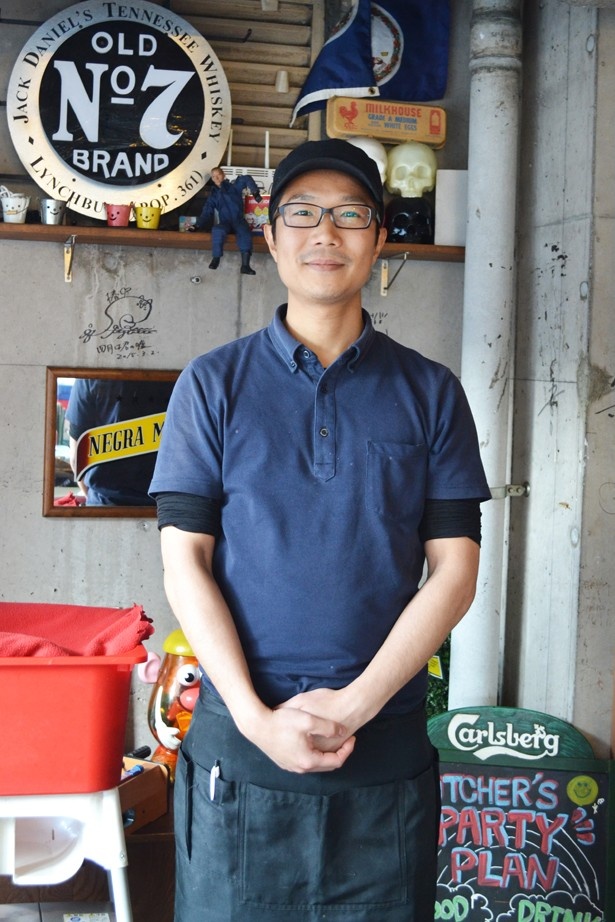店長の星川さんは｢温かい地元のお客さんのおかげもあって、お店もアットホームな雰囲気になりました｣と語る(｢ブッチャーズテーブル｣)