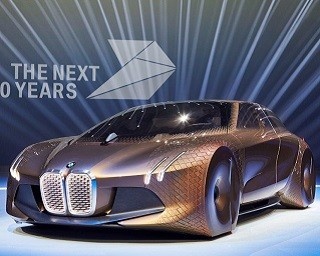 BMWが創立100周年の式典でコンセプトカーを披露