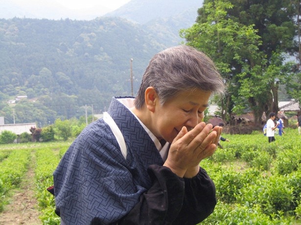 【写真を見る】自然茶の先生・近藤美知絵さん
