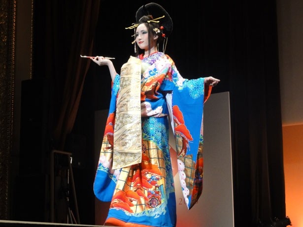 花魁姿の女性も登場