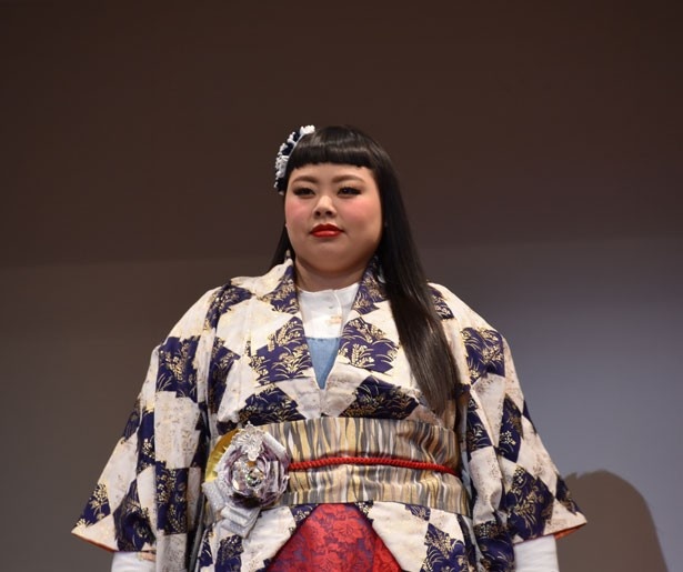 個性的な着物姿で渡辺直美も登場！テレビ番組とコラボした着物ショー「なでしこコレクション2016」大阪で開催