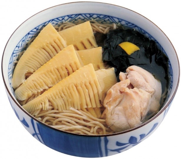 「蕎麦処 本所さなだや」の新メニュー「若竹そば」(950円)は九州産のタケノコをたっぷり使った一杯
