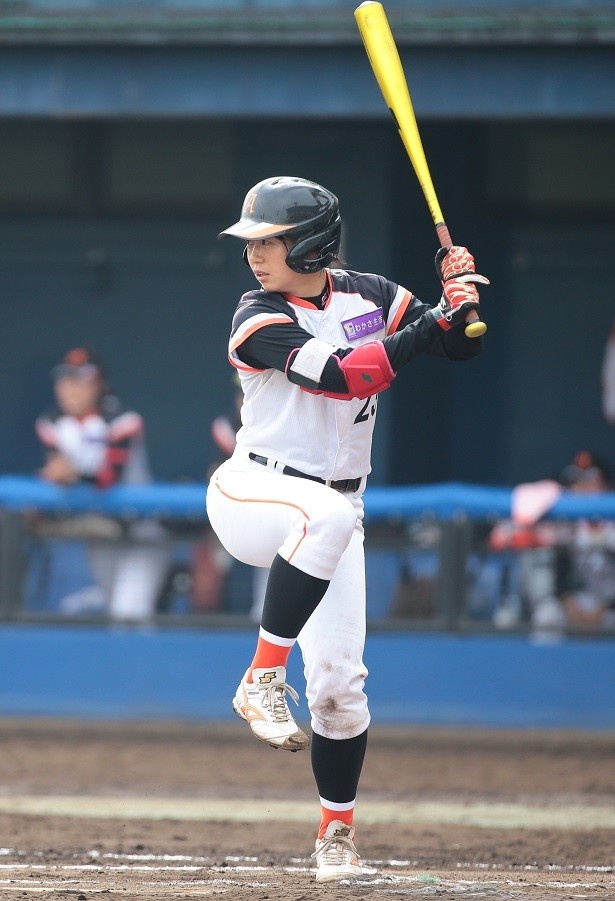 【写真を見る】兄譲りの打撃フォームで快打を放つ川端友紀（埼玉アストライア）