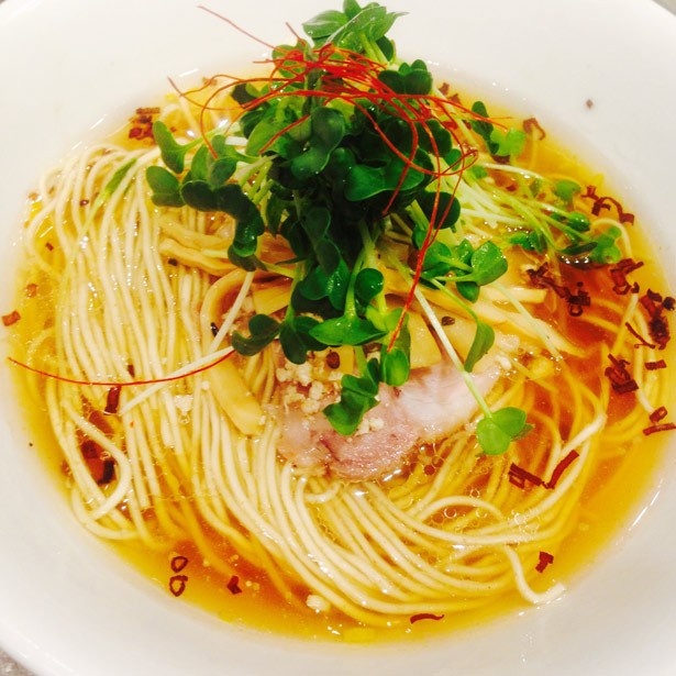 麺屋 Hulu-luの看板メニュー「醤油SOBA」は、女性にとりわけ人気の高い一杯