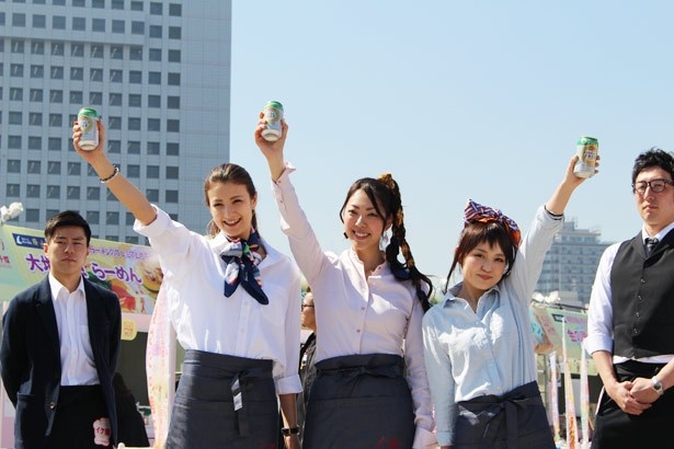 ラーメン女子博のスタートを記念して乾杯！