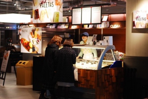 梅田 蔦屋書店内の「PALETAS」の様子