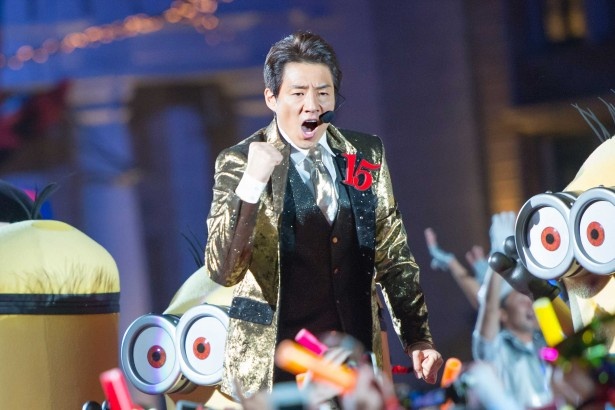 ユニバーサル・スタジオ・ジャパン15周年が開幕！金ピカ衣装の松岡修造と3000名のゲストによるアツイ前夜祭も