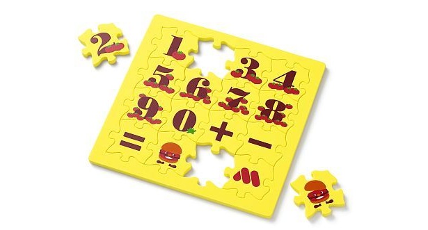 モスの初回作「モスワイワイパズル」は、パズルとしてだけでなく、プリントされた数字と、＋、−、＝を使って計算問題にチャレンジ